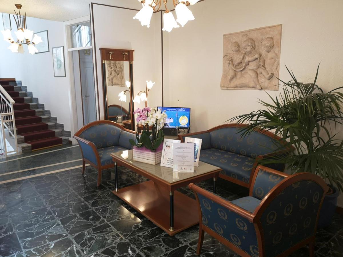 Hotel Villa Margherita ลีโมเนซุลการ์ดา ภายนอก รูปภาพ