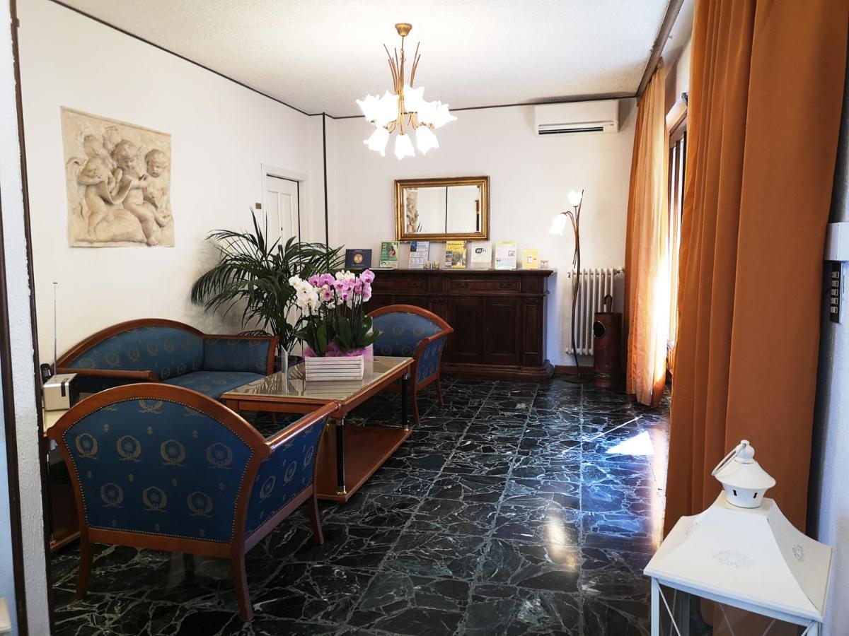 Hotel Villa Margherita ลีโมเนซุลการ์ดา ภายนอก รูปภาพ