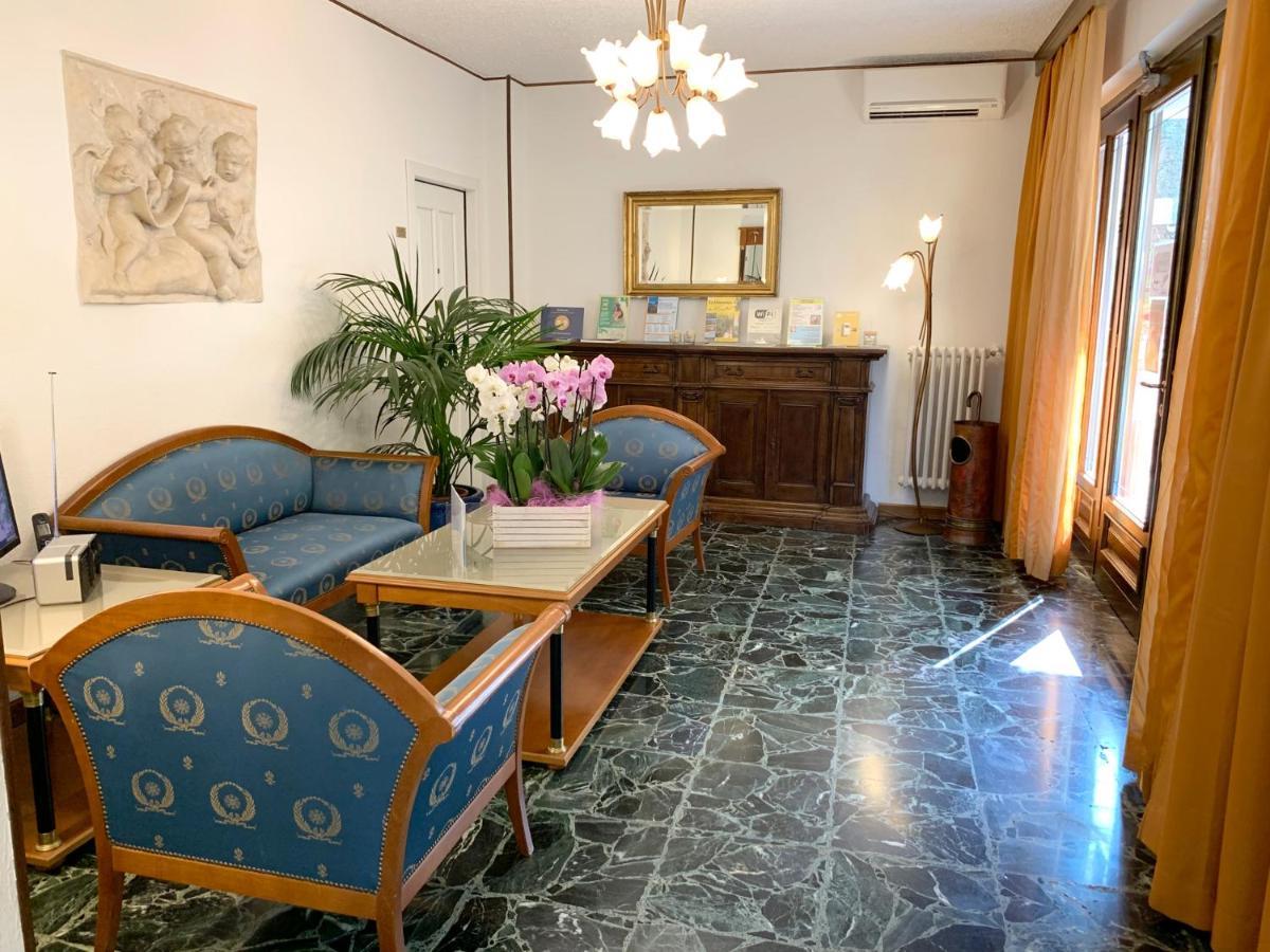 Hotel Villa Margherita ลีโมเนซุลการ์ดา ภายนอก รูปภาพ