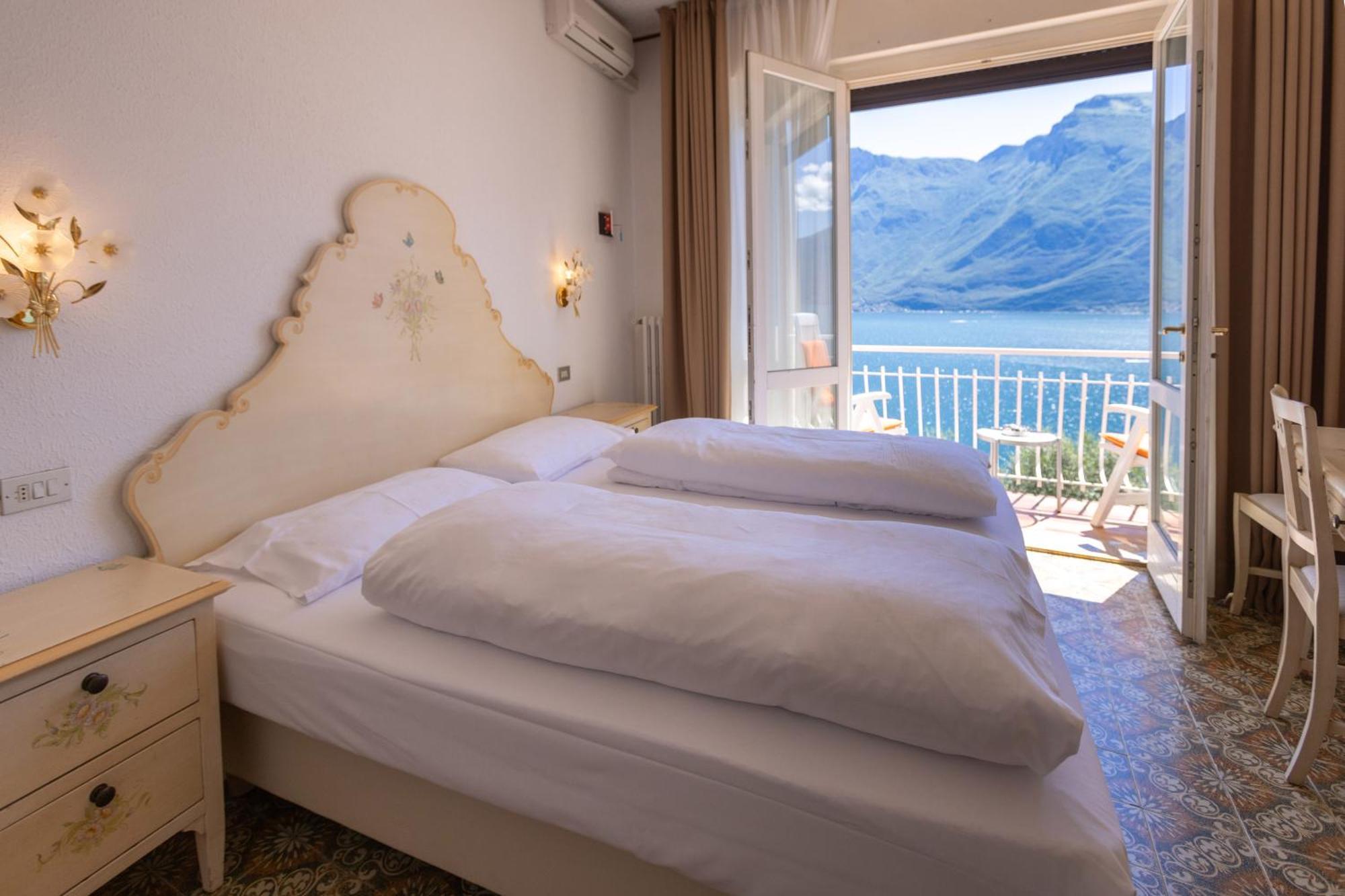 Hotel Villa Margherita ลีโมเนซุลการ์ดา ภายนอก รูปภาพ