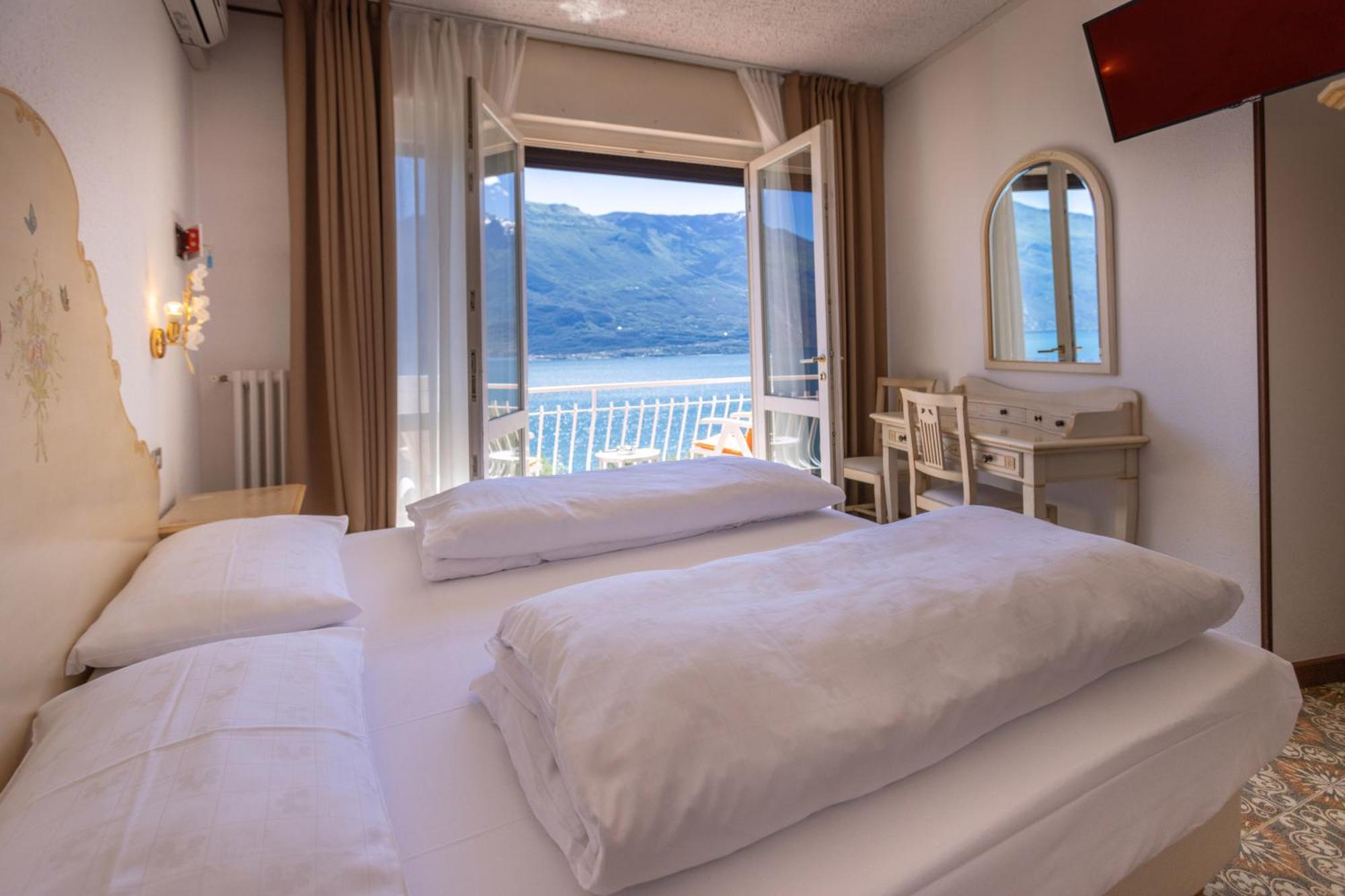 Hotel Villa Margherita ลีโมเนซุลการ์ดา ภายนอก รูปภาพ