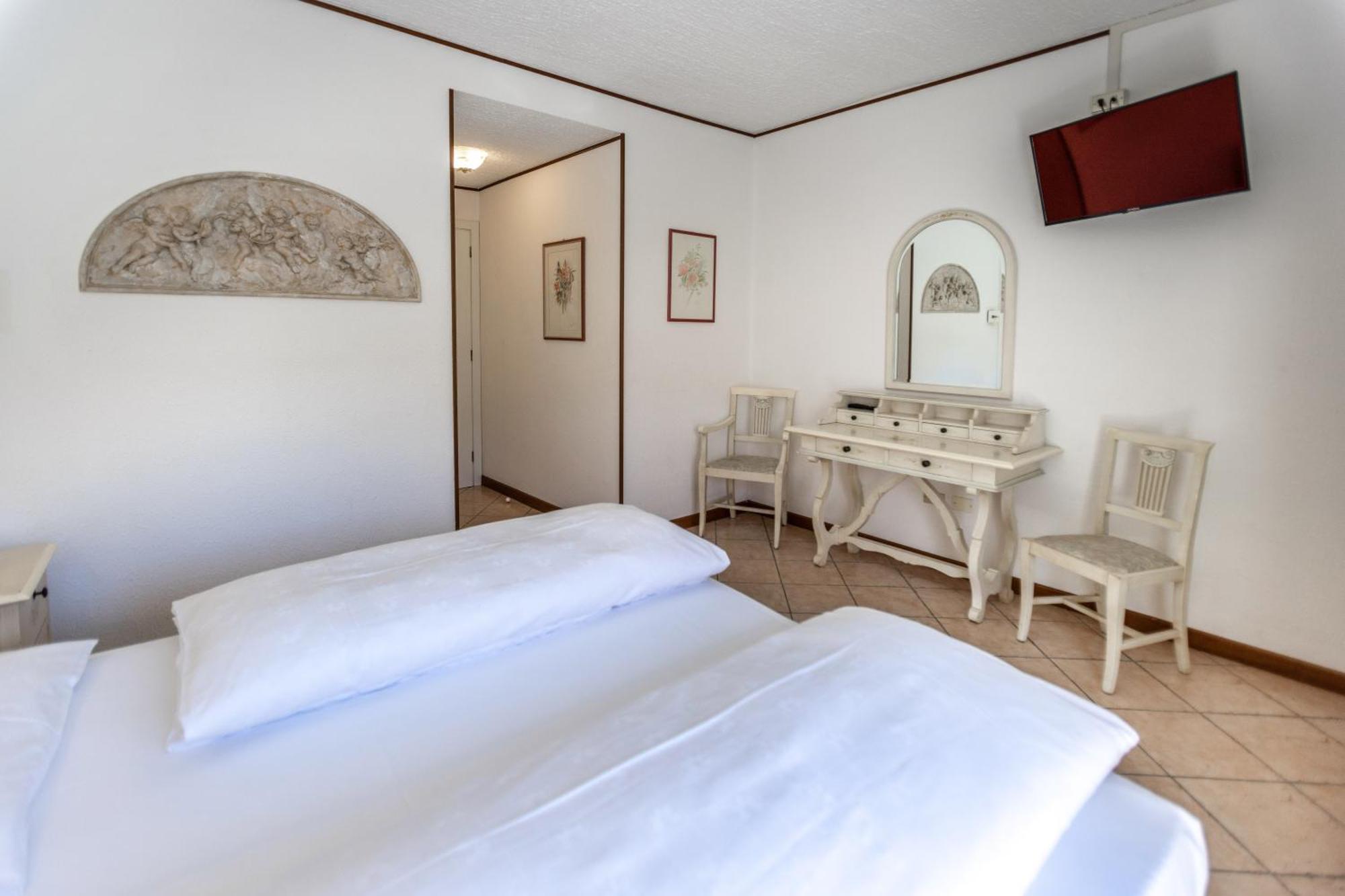 Hotel Villa Margherita ลีโมเนซุลการ์ดา ภายนอก รูปภาพ