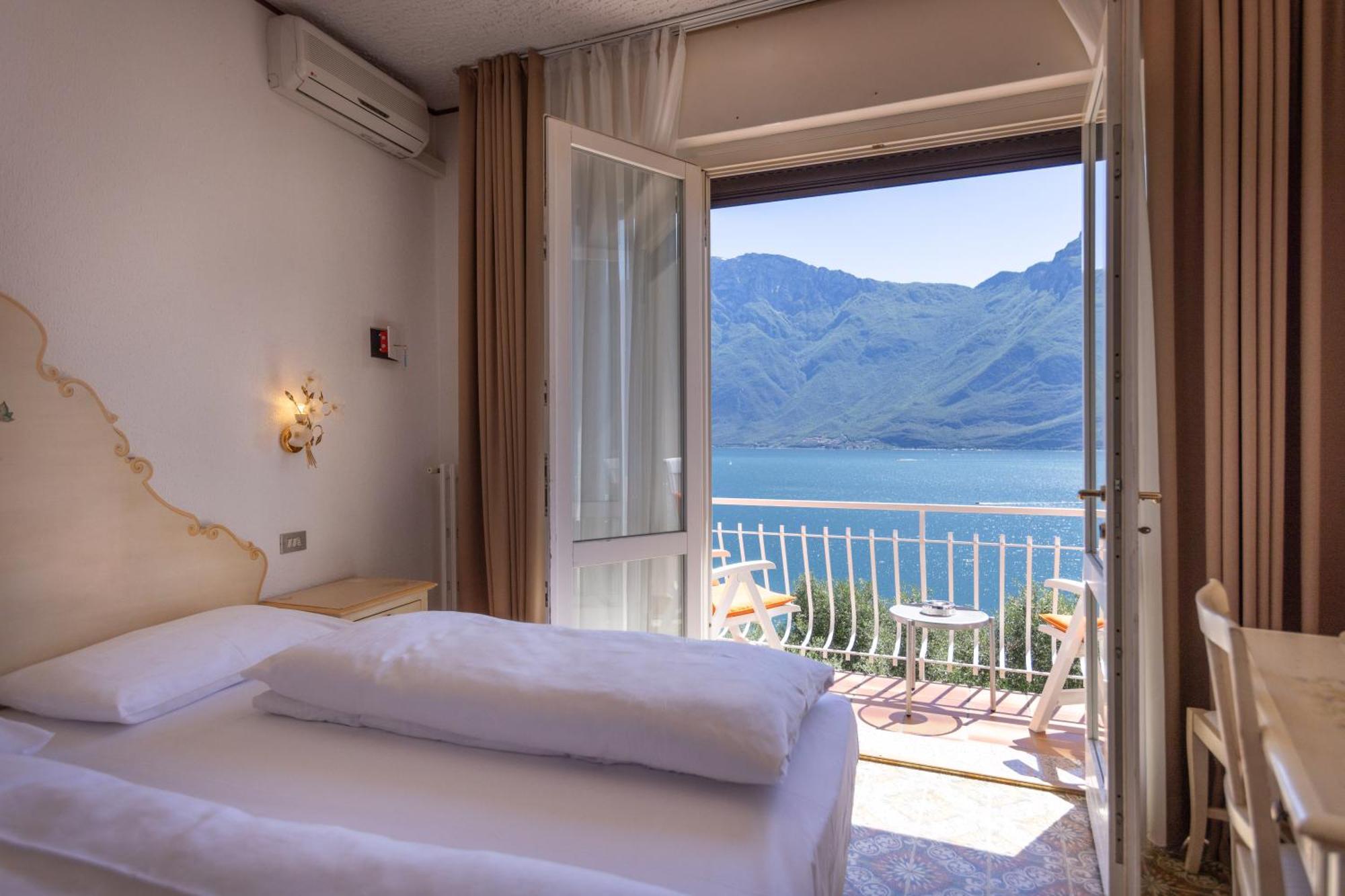 Hotel Villa Margherita ลีโมเนซุลการ์ดา ภายนอก รูปภาพ