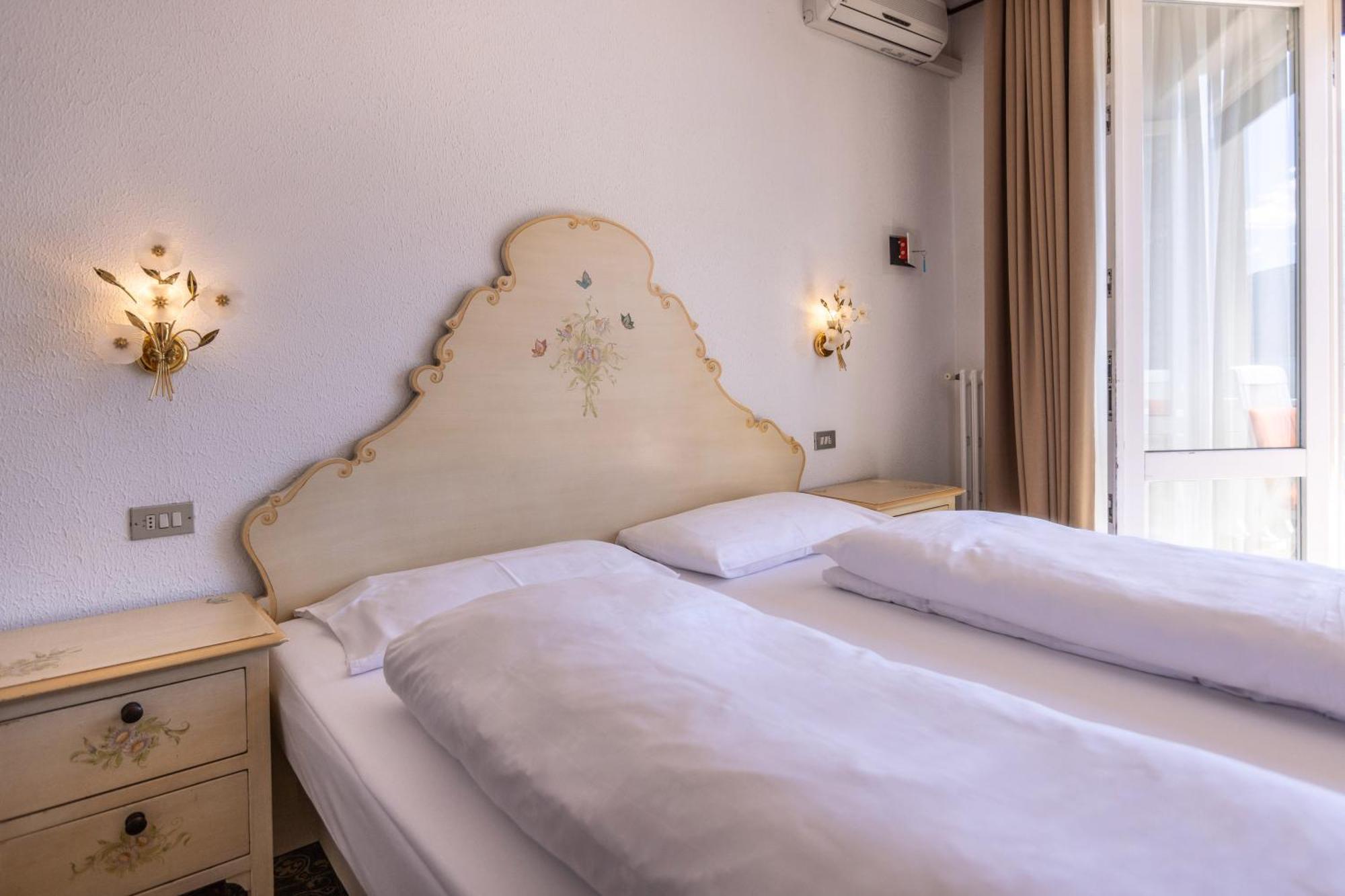 Hotel Villa Margherita ลีโมเนซุลการ์ดา ภายนอก รูปภาพ
