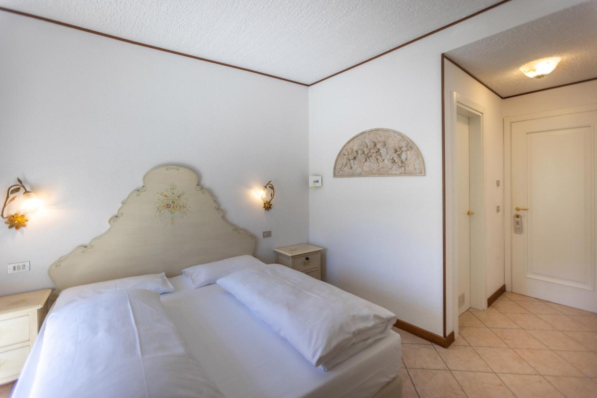 Hotel Villa Margherita ลีโมเนซุลการ์ดา ภายนอก รูปภาพ