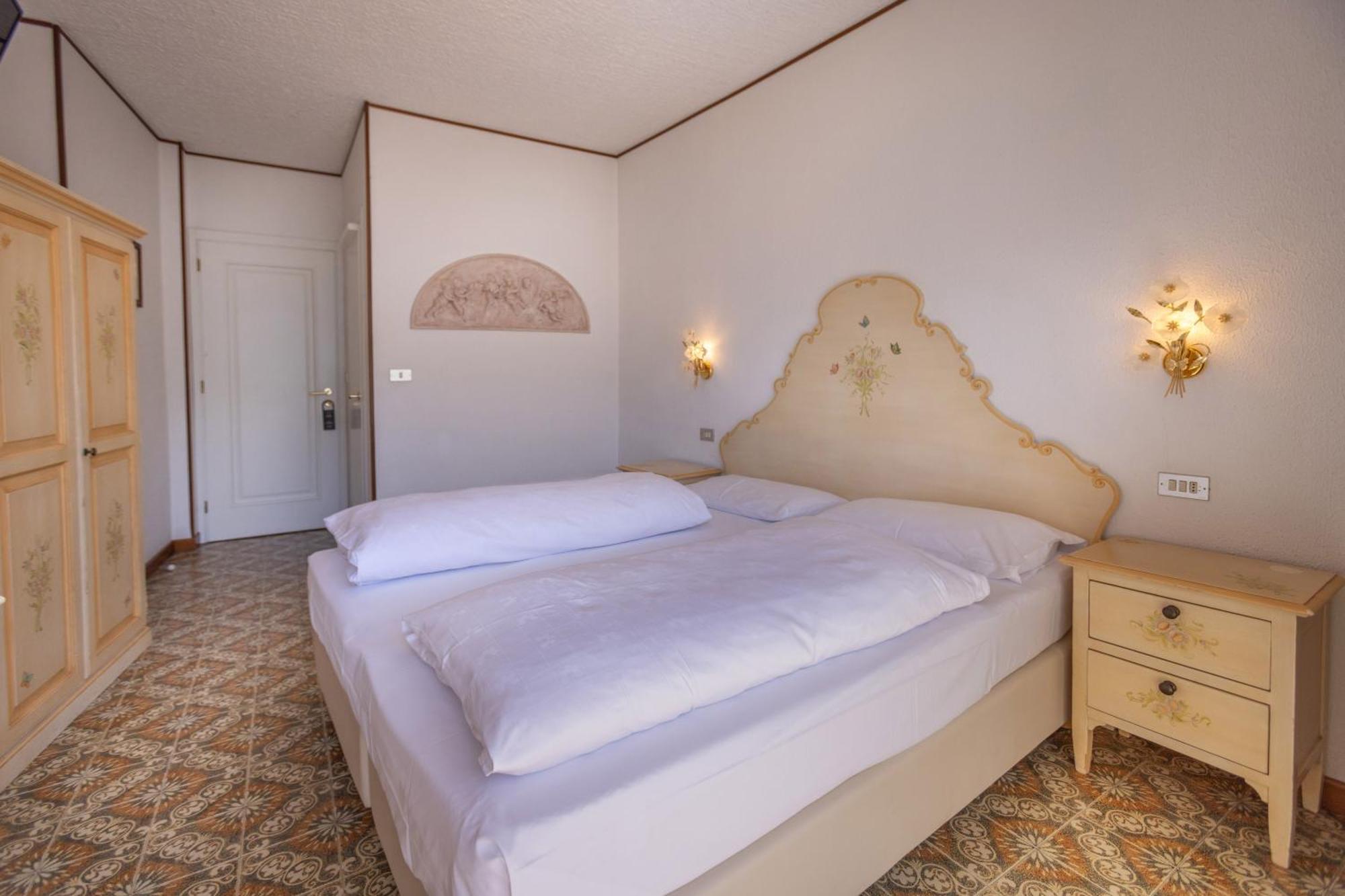 Hotel Villa Margherita ลีโมเนซุลการ์ดา ภายนอก รูปภาพ