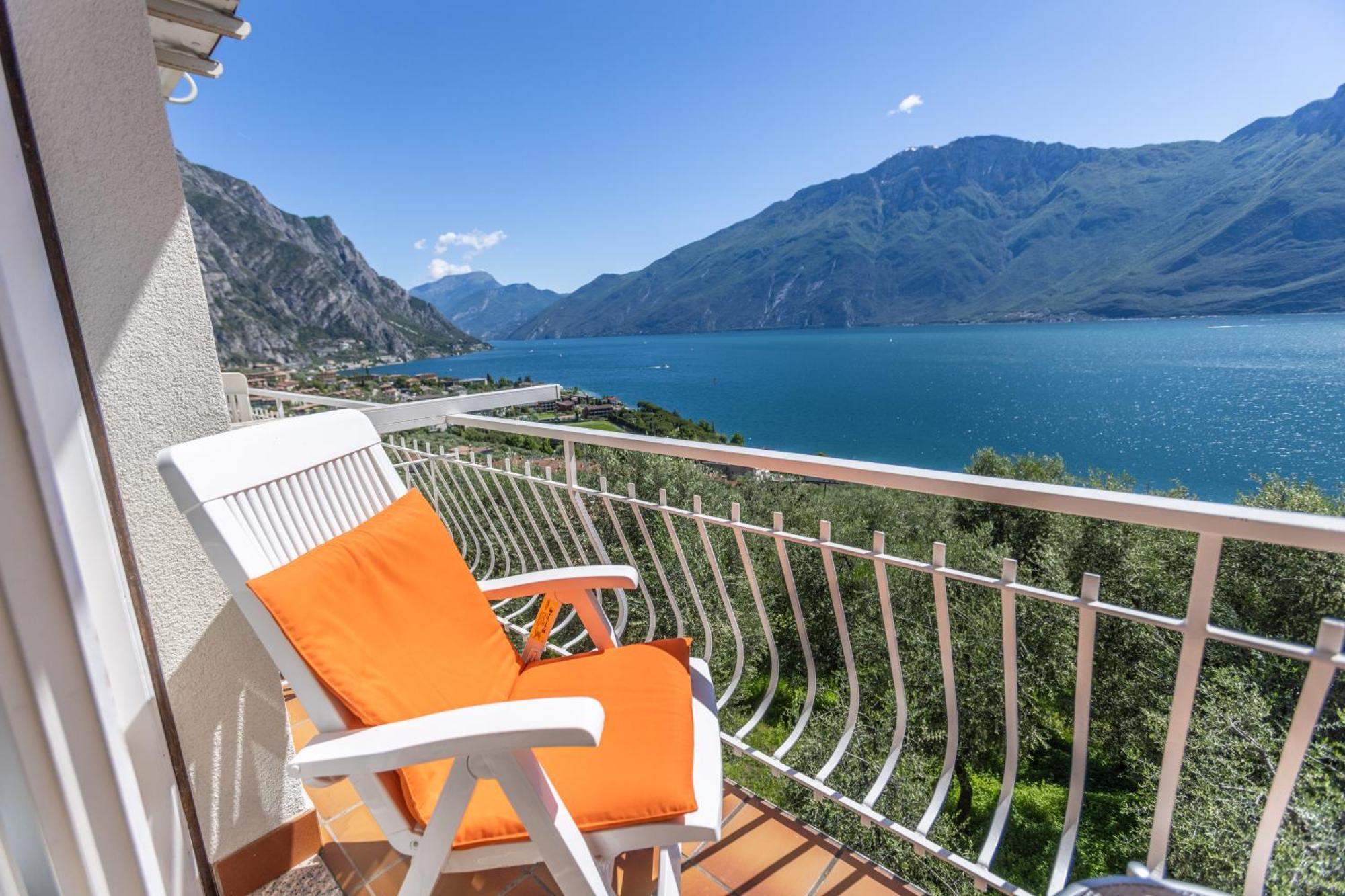 Hotel Villa Margherita ลีโมเนซุลการ์ดา ภายนอก รูปภาพ