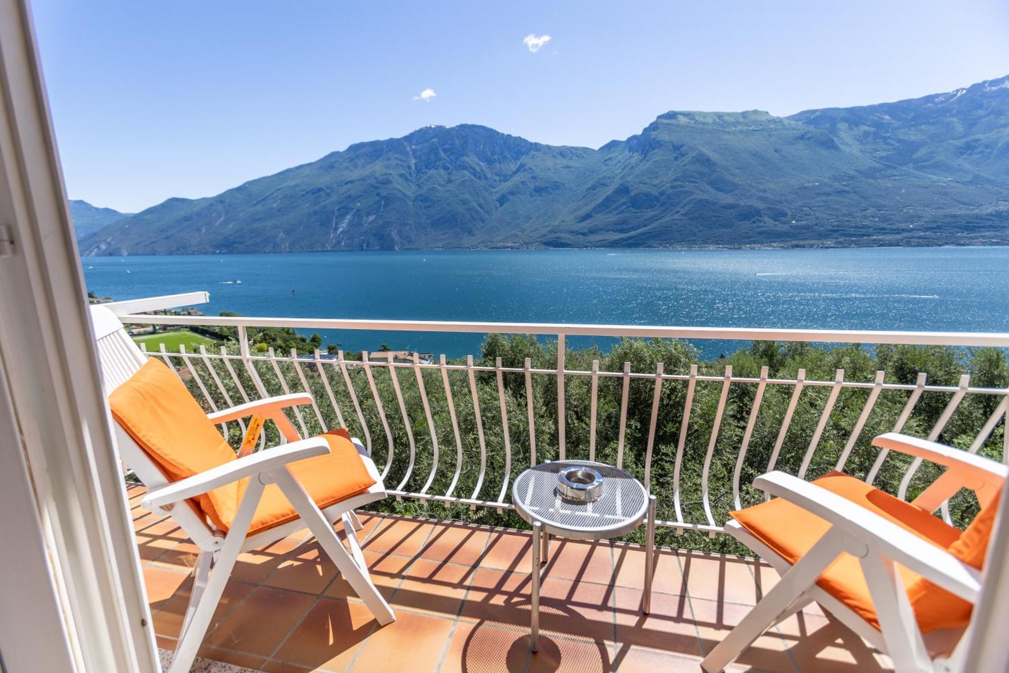 Hotel Villa Margherita ลีโมเนซุลการ์ดา ภายนอก รูปภาพ