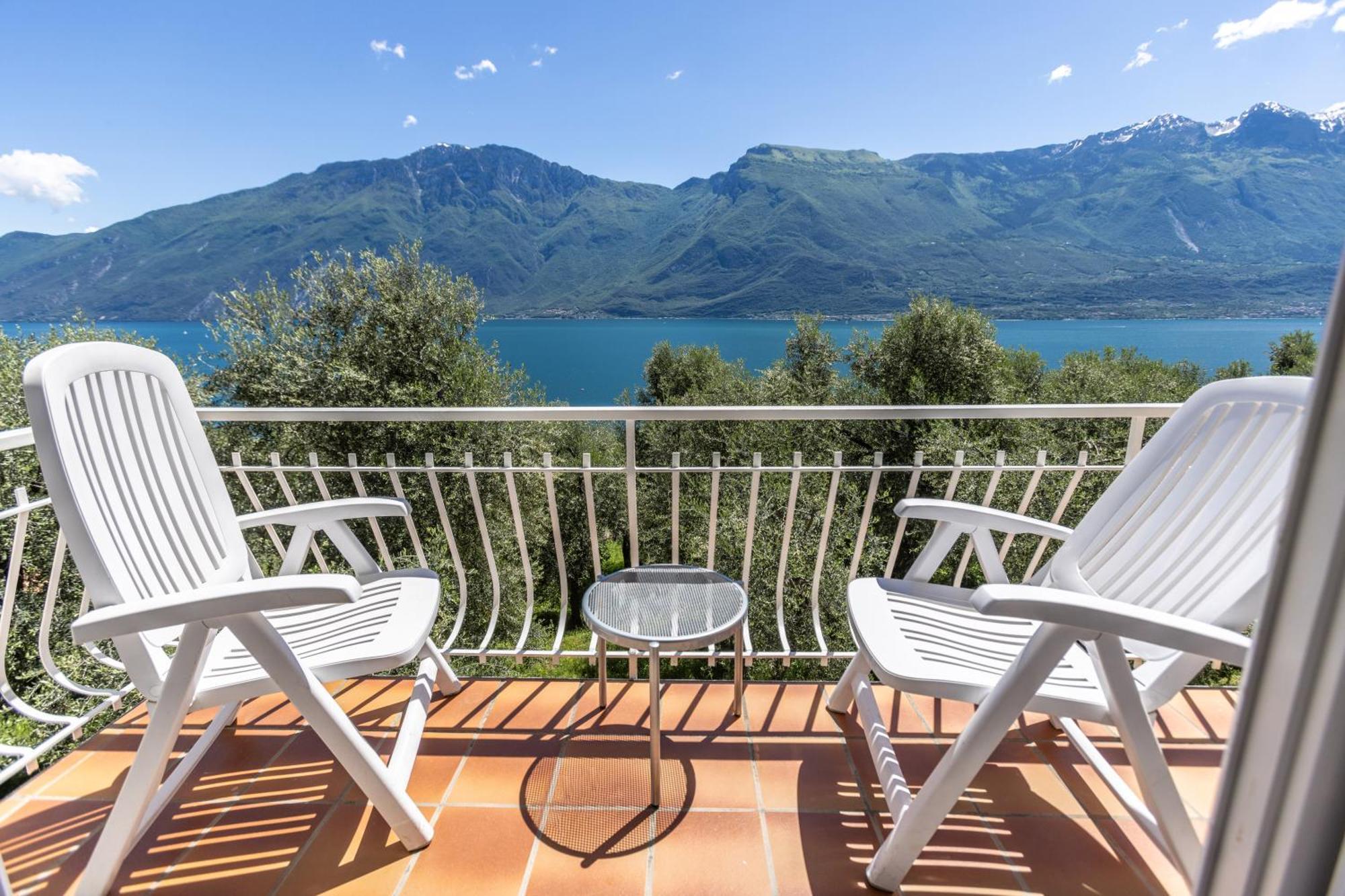 Hotel Villa Margherita ลีโมเนซุลการ์ดา ภายนอก รูปภาพ
