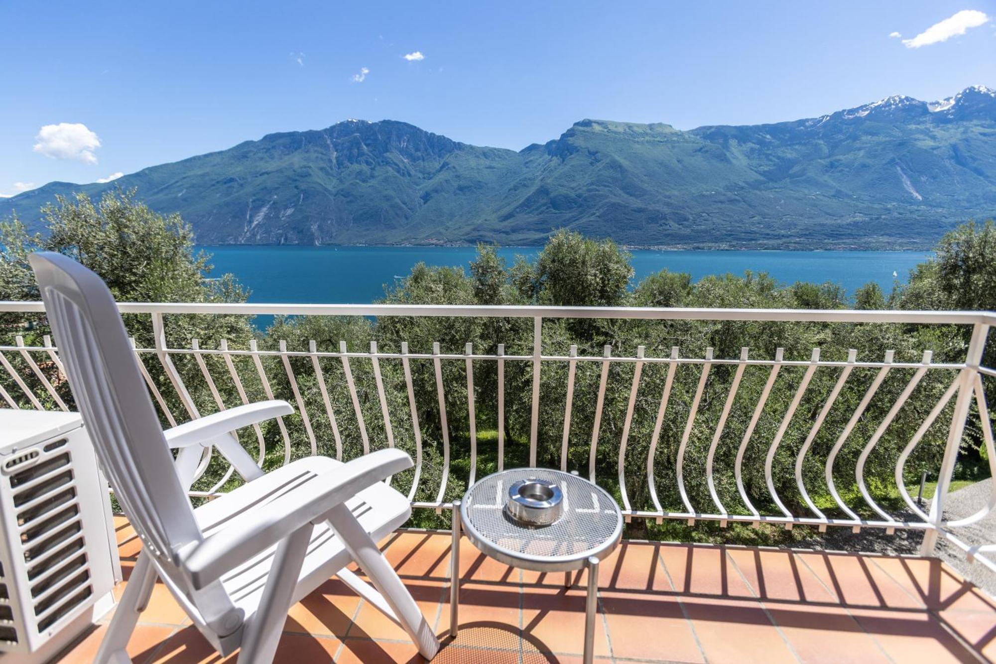 Hotel Villa Margherita ลีโมเนซุลการ์ดา ภายนอก รูปภาพ
