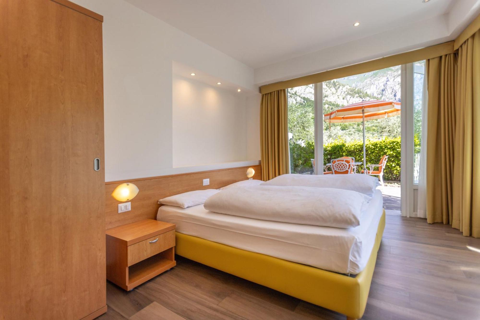 Hotel Villa Margherita ลีโมเนซุลการ์ดา ภายนอก รูปภาพ
