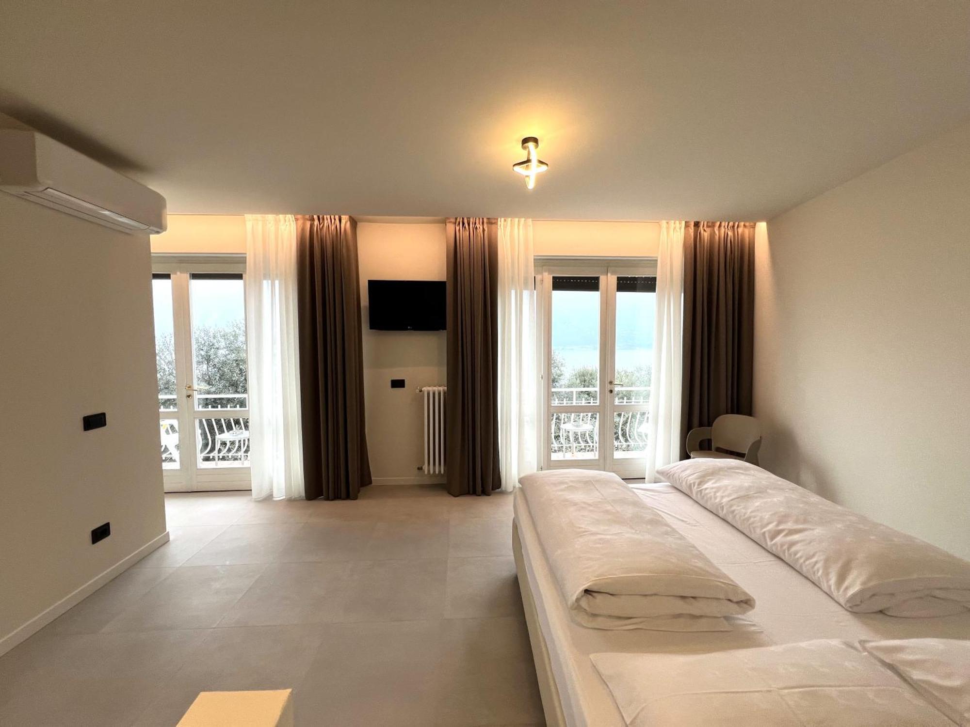 Hotel Villa Margherita ลีโมเนซุลการ์ดา ภายนอก รูปภาพ