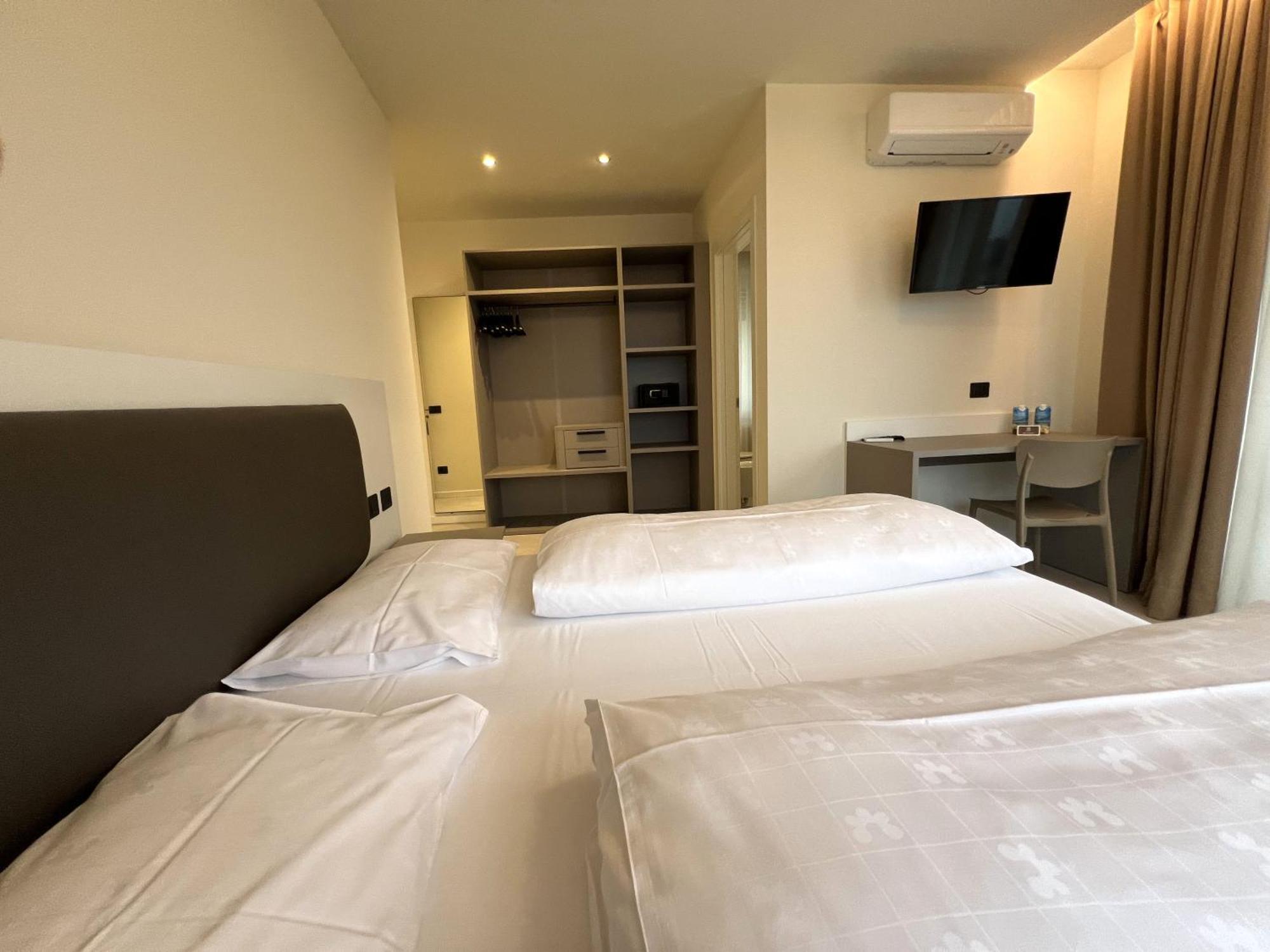 Hotel Villa Margherita ลีโมเนซุลการ์ดา ภายนอก รูปภาพ