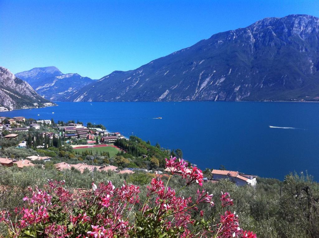 Hotel Villa Margherita ลีโมเนซุลการ์ดา ภายนอก รูปภาพ